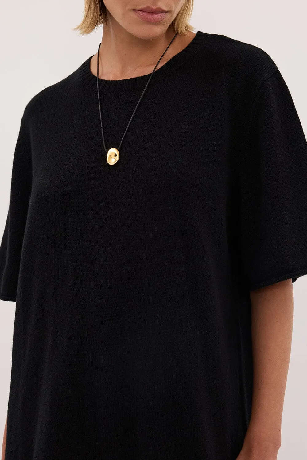 TESS BLACK LONGLINE KNIT TEE sold by Dissh product image thumbnail 5