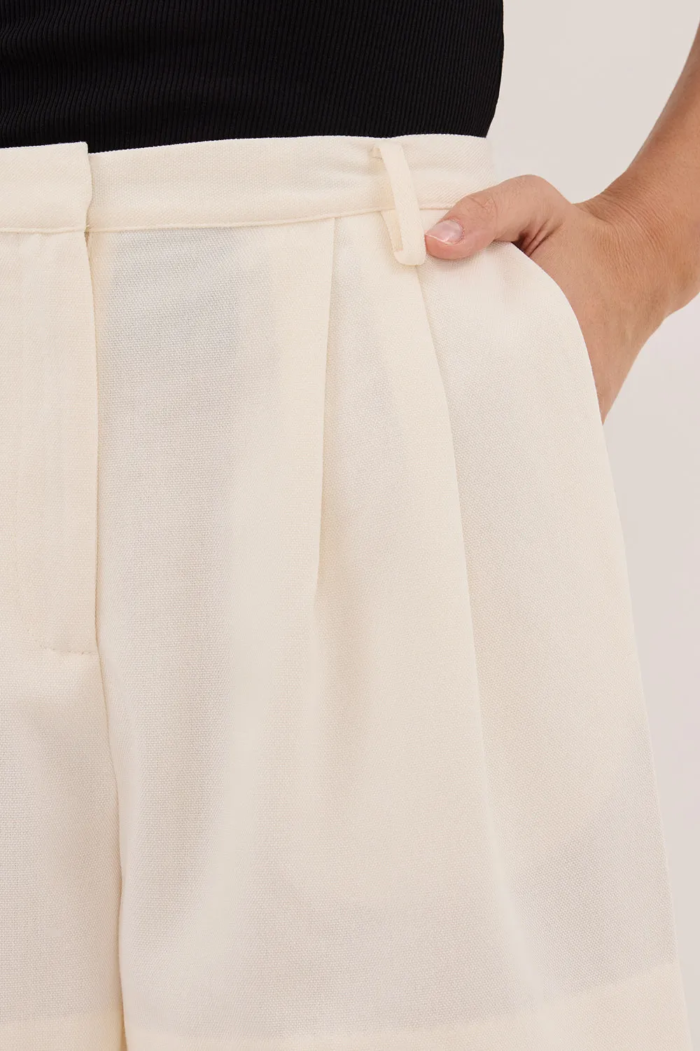 JORDY CREAM TAILORED SHORT sold by Dissh product image thumbnail 5