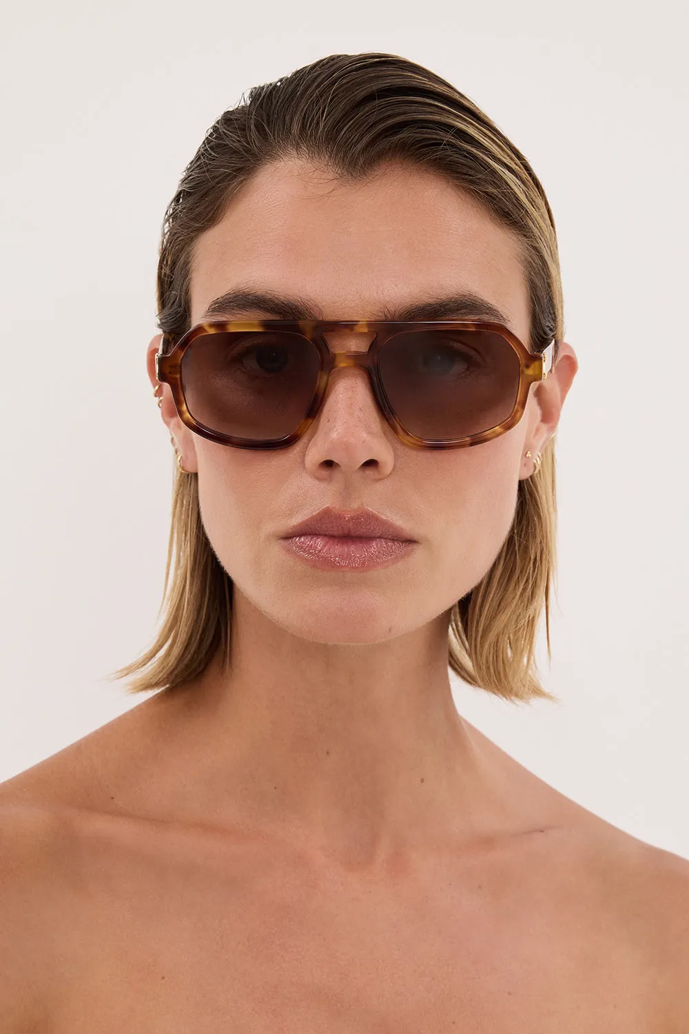 LUV LOU THE BANKS CARAMEL SUNGLASSES sold by Dissh product image thumbnail 4