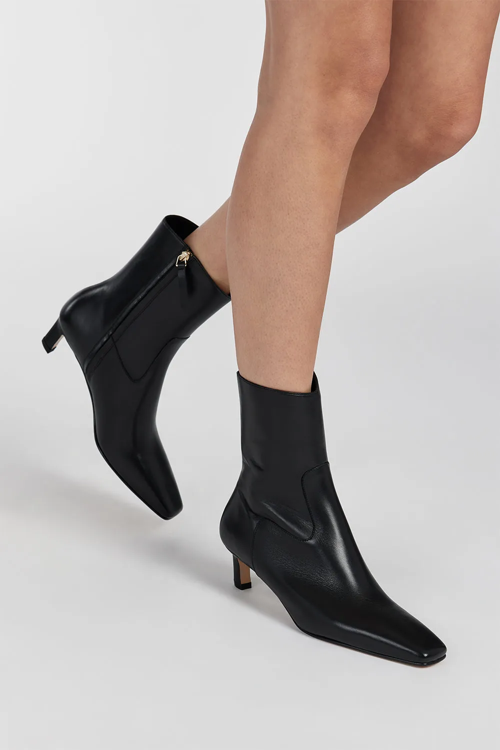 ALOHAS NASH BLACK LEATHER BOOTS sold by Dissh product image thumbnail 3