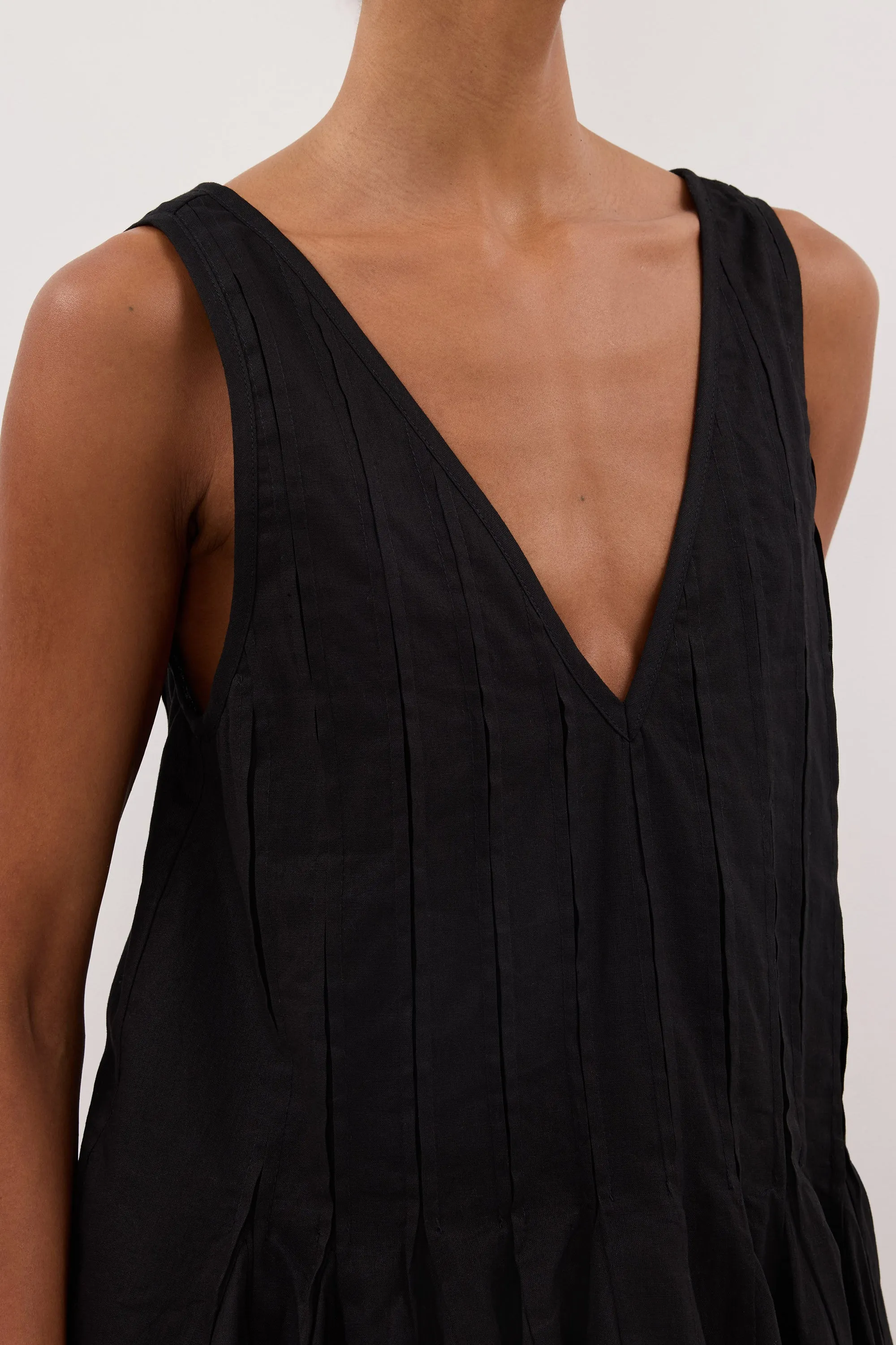 PIXIE BLACK LINEN GODET TOP sold by Dissh product image thumbnail 4