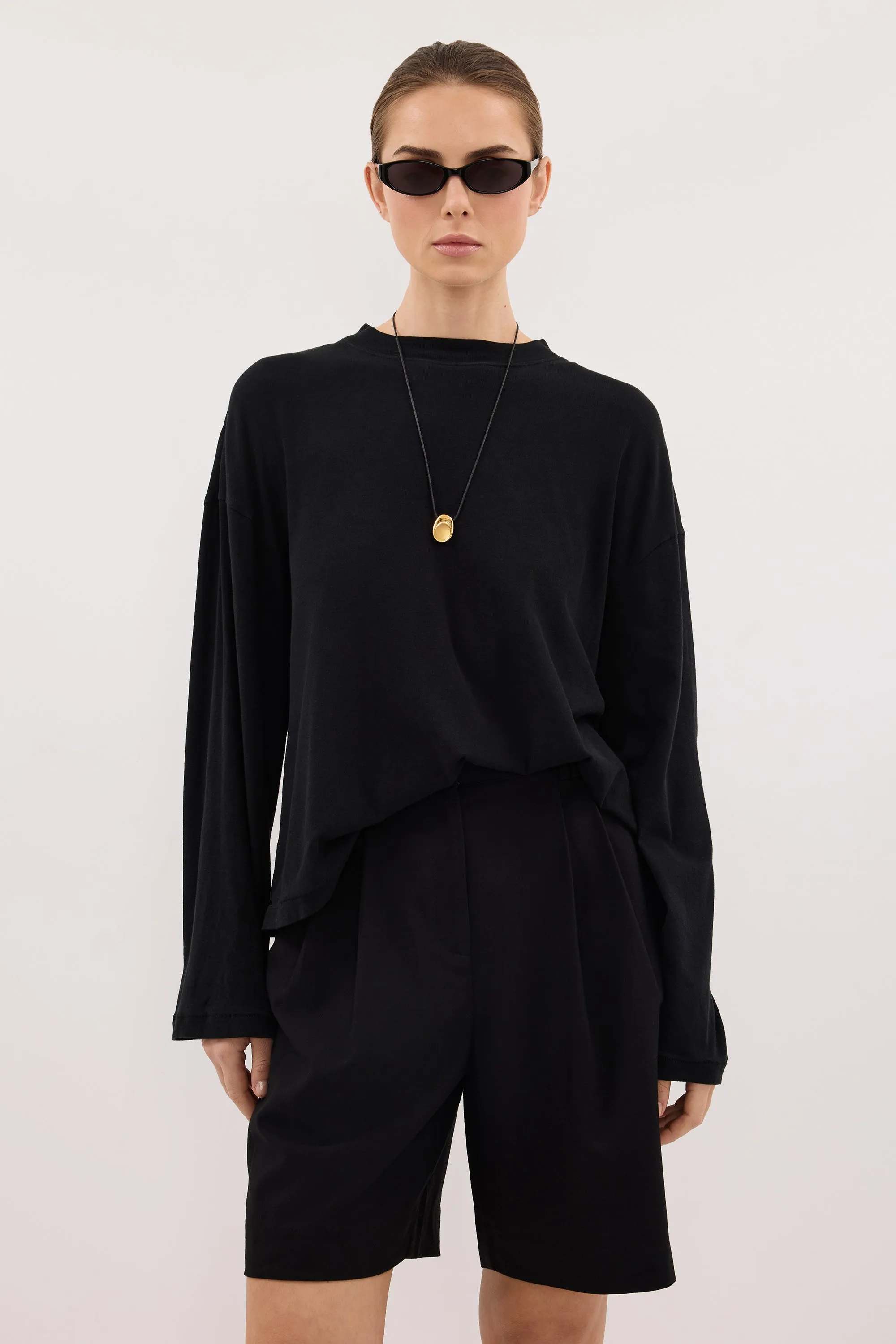 SLOANE BLACK LONG SLEEVE CREW KNIT TOP sold by Dissh product image thumbnail 2