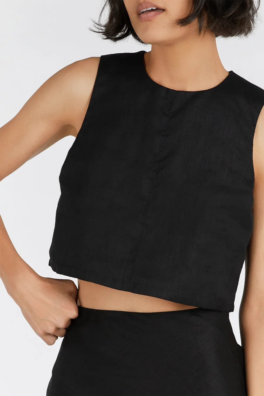 MONICA BLACK SCOOP LINEN CROP TOP sold by Dissh product image thumbnail 5