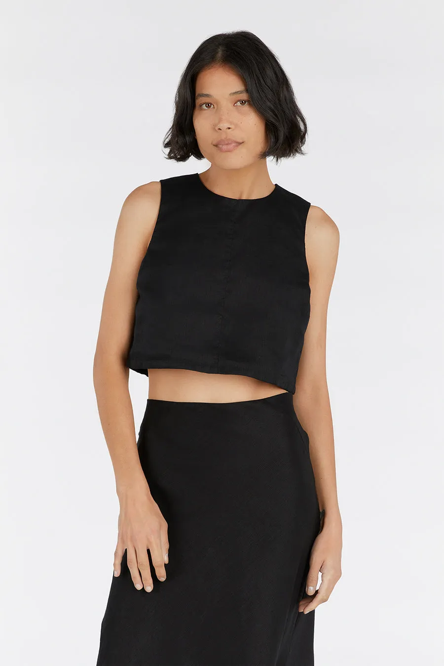 MONICA BLACK SCOOP LINEN CROP TOP sold by Dissh product image thumbnail 2