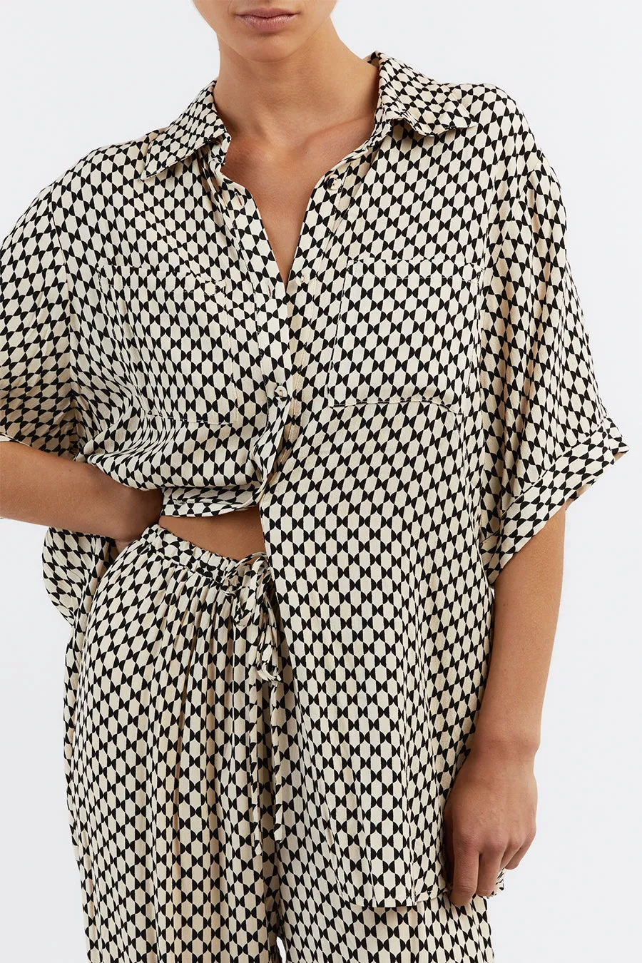 MAE BLACK/CREAM GEO VACATION SHIRT sold by Dissh product image thumbnail 5
