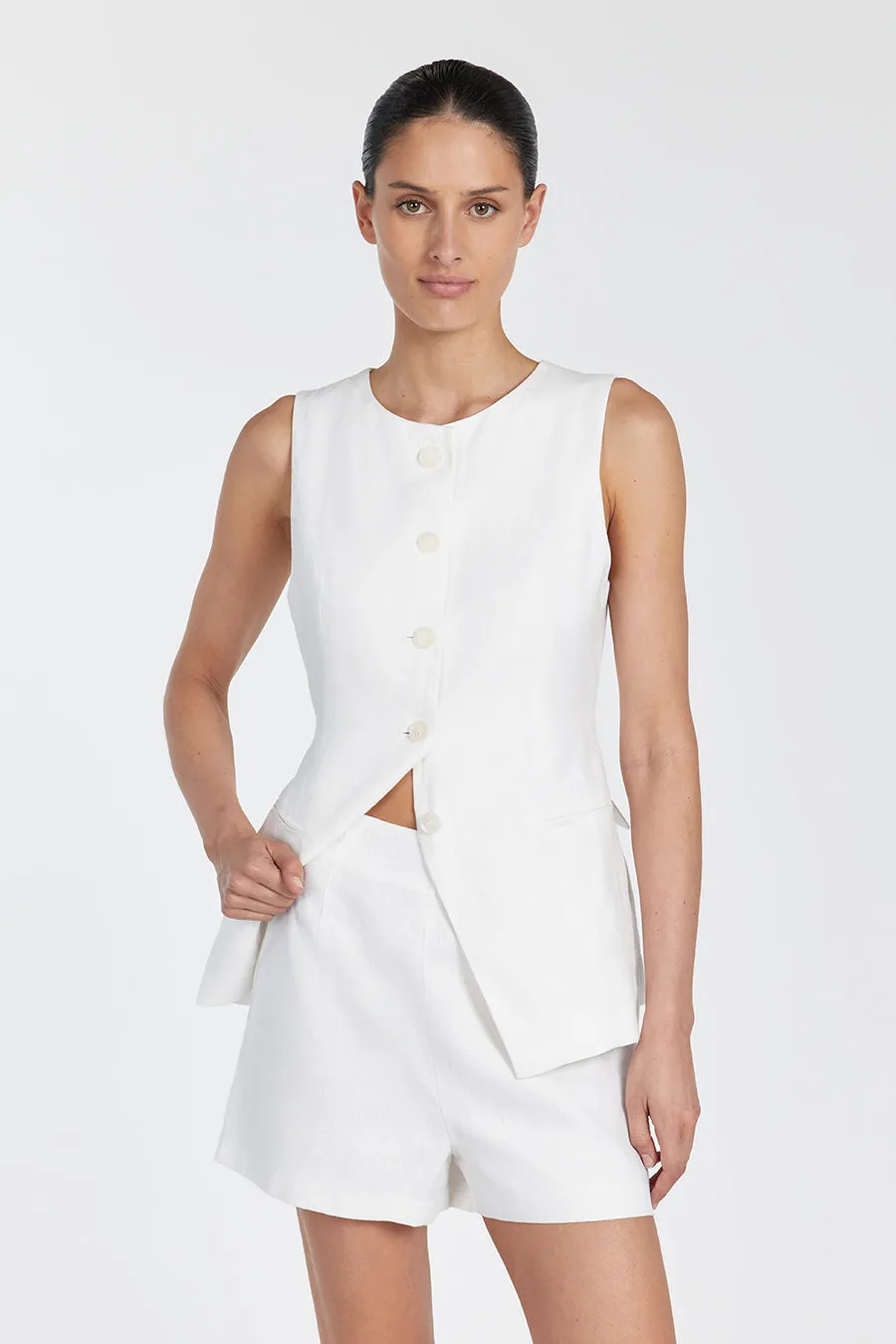CORY WHITE LINEN SHORT sold by Dissh product image thumbnail 3