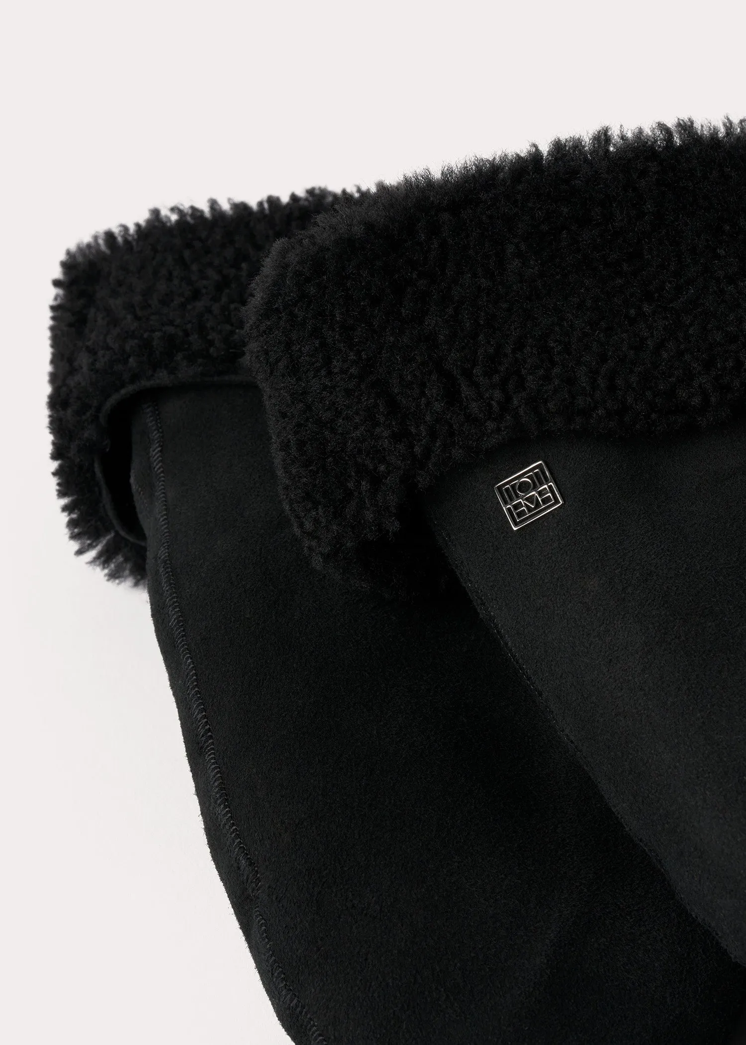 Suede shearling mittens black sold by Toteme product image thumbnail 4