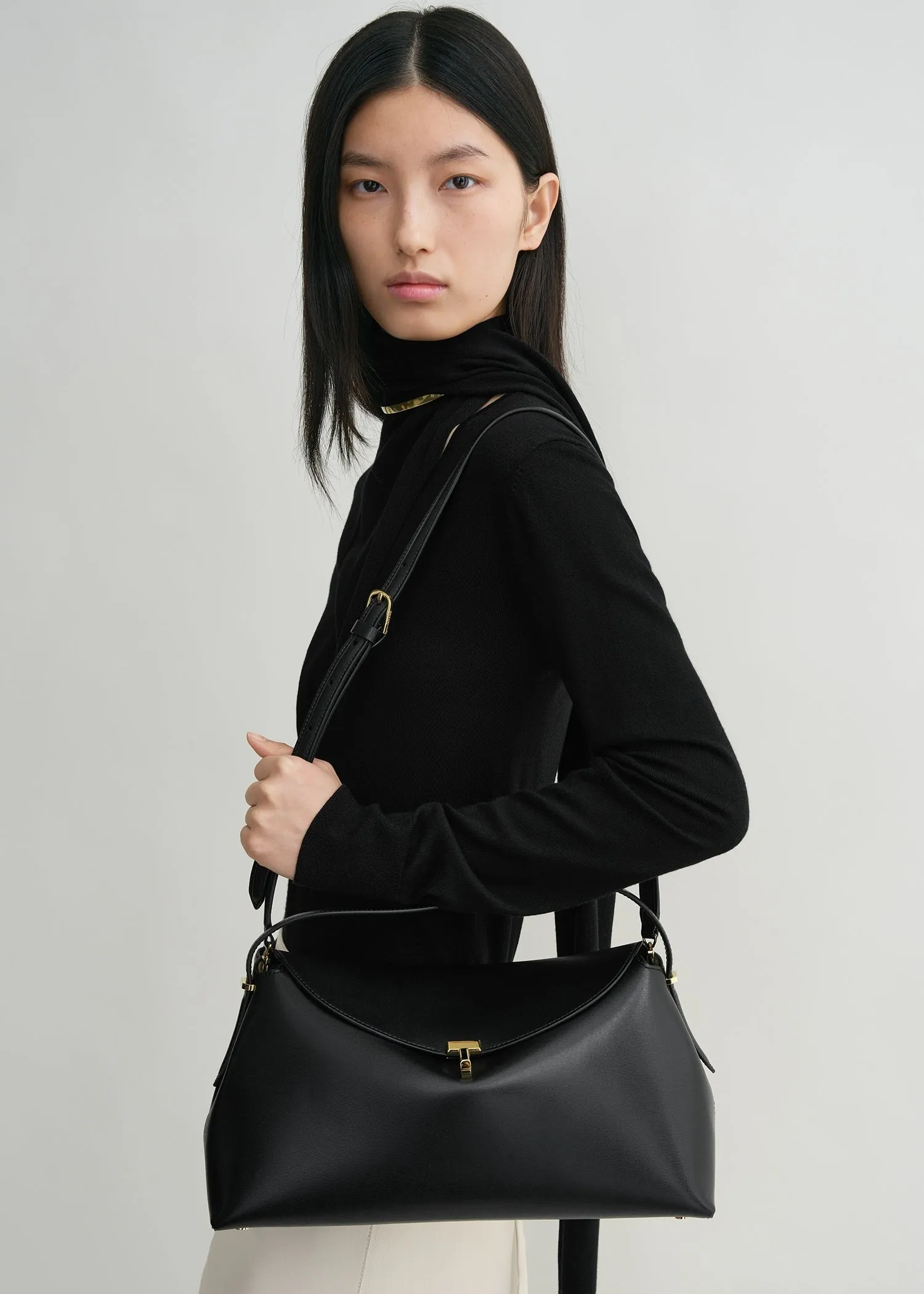 T-lock leather top handle black sold by Toteme product image thumbnail 3