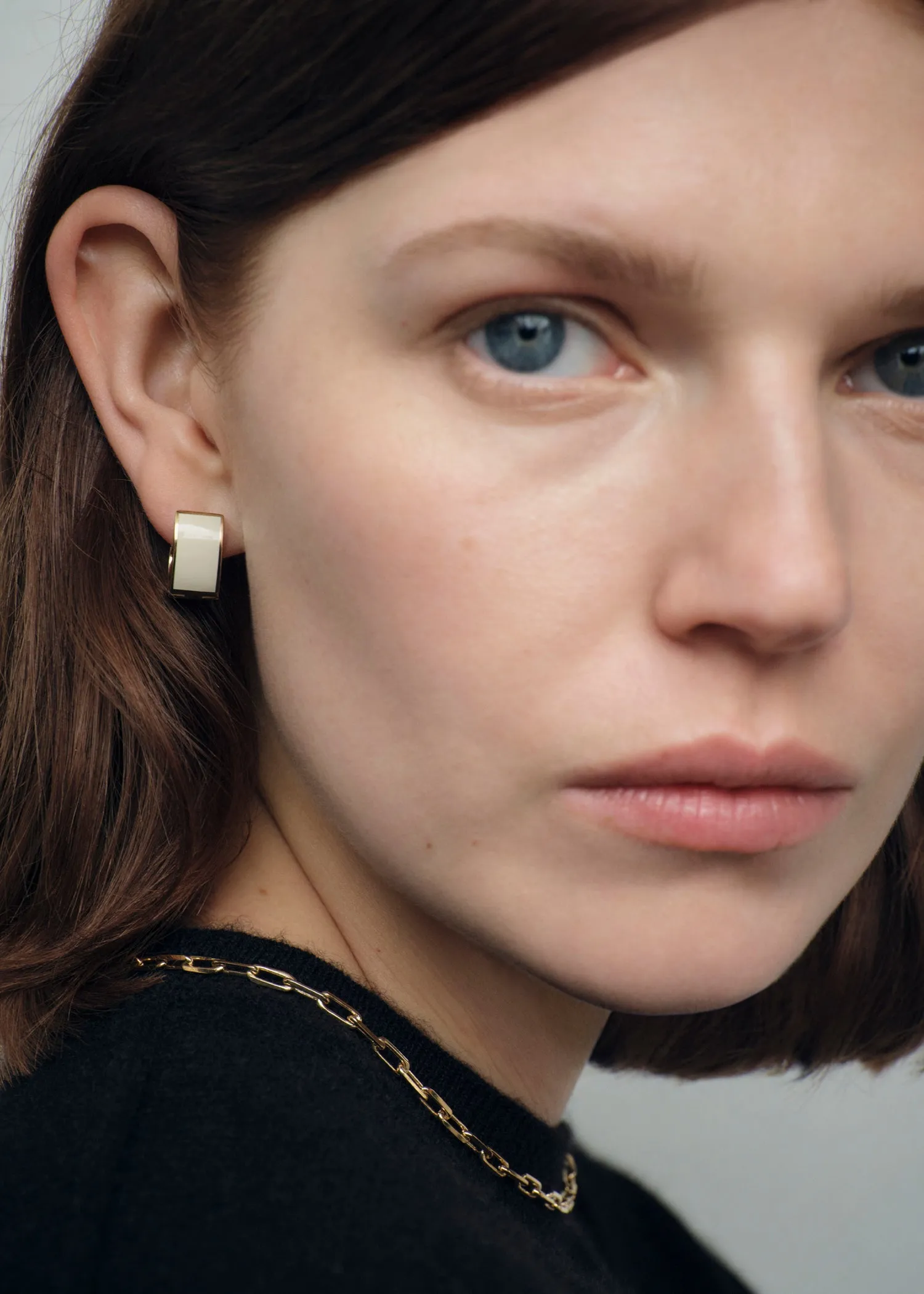 Signature hoops ecru/gold sold by Toteme product image thumbnail 2