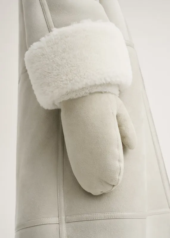 Suede shearling mittens macadamia sold by Toteme