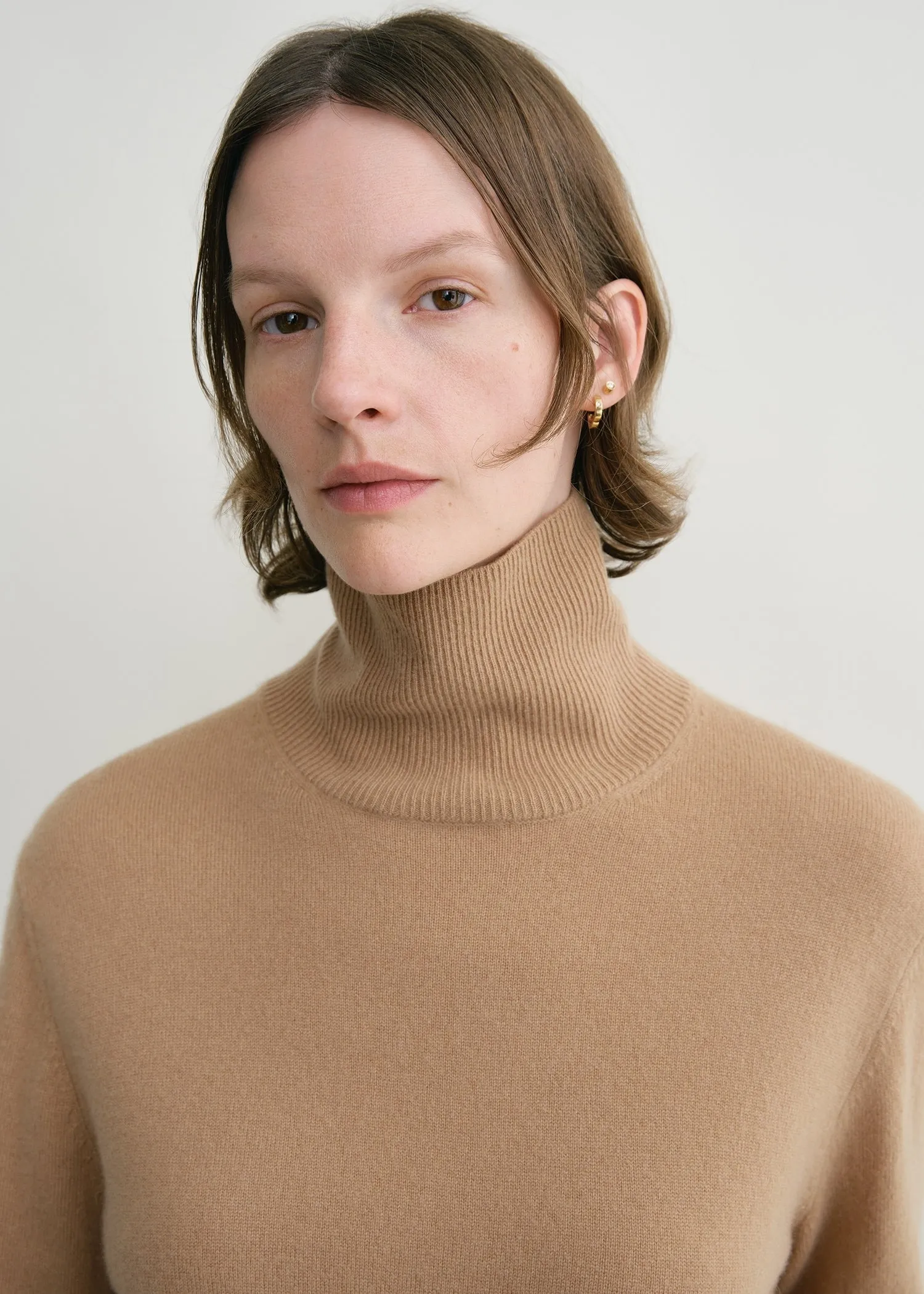 Cropped turtleneck camel sold by Toteme product image thumbnail 4