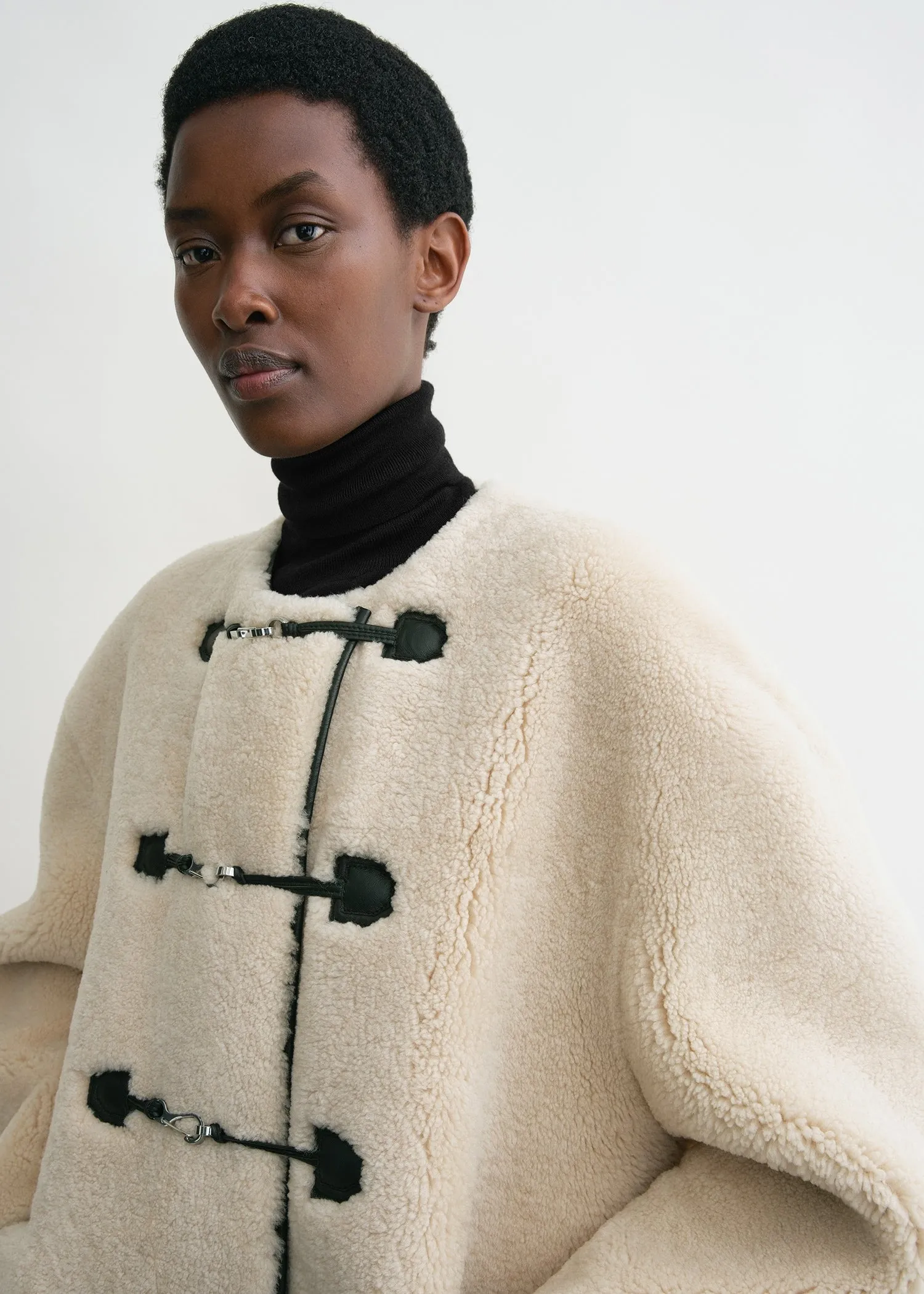Teddy shearling clasp jacket off-white sold by Toteme product image thumbnail 4