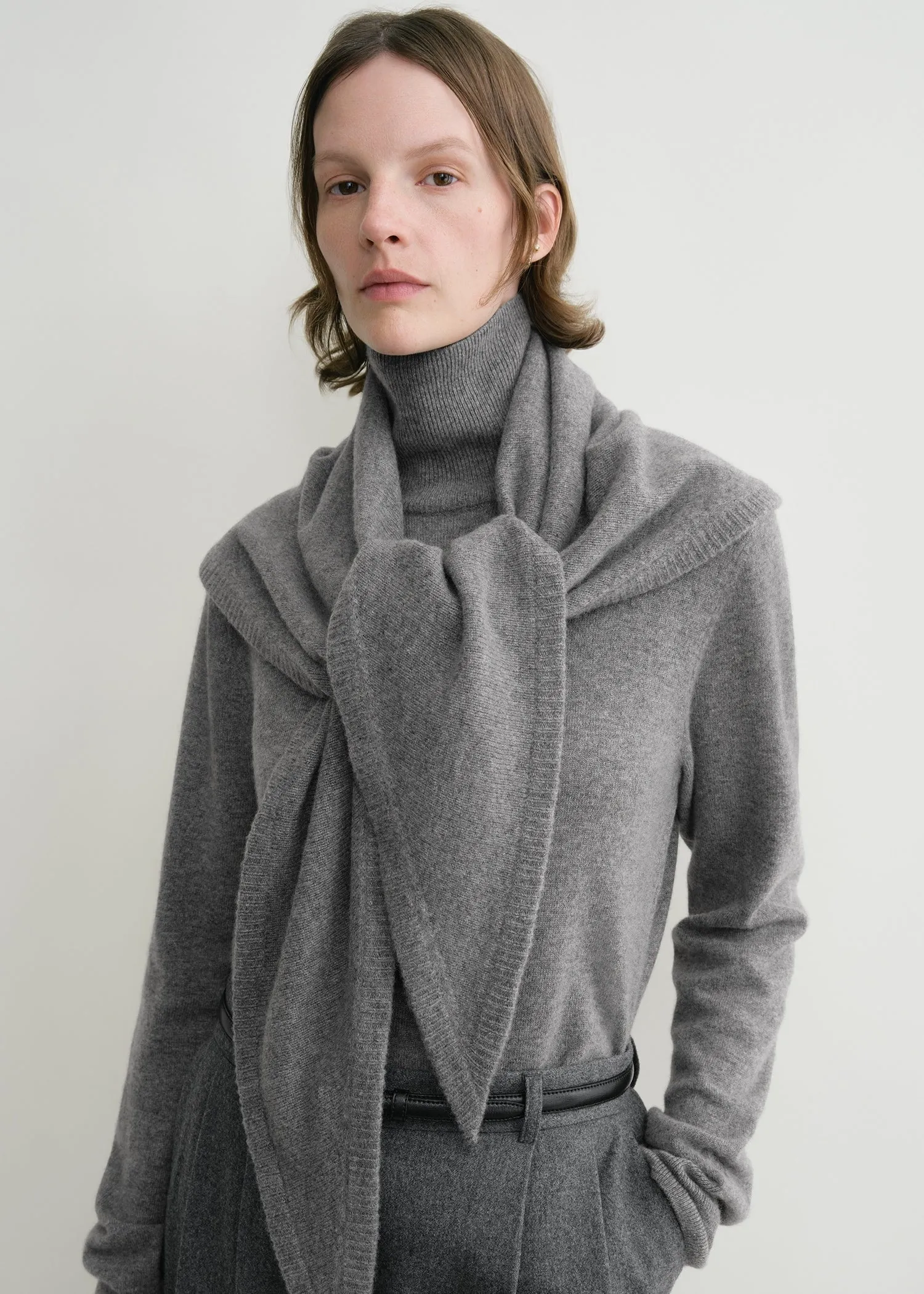 Triangle wool cashmere scarf grey melange sold by Toteme product image thumbnail 3