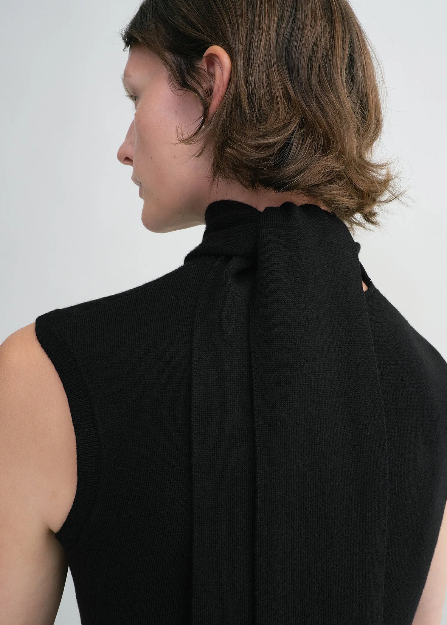 Sleeveless scarf knit black sold by Toteme product image thumbnail 5