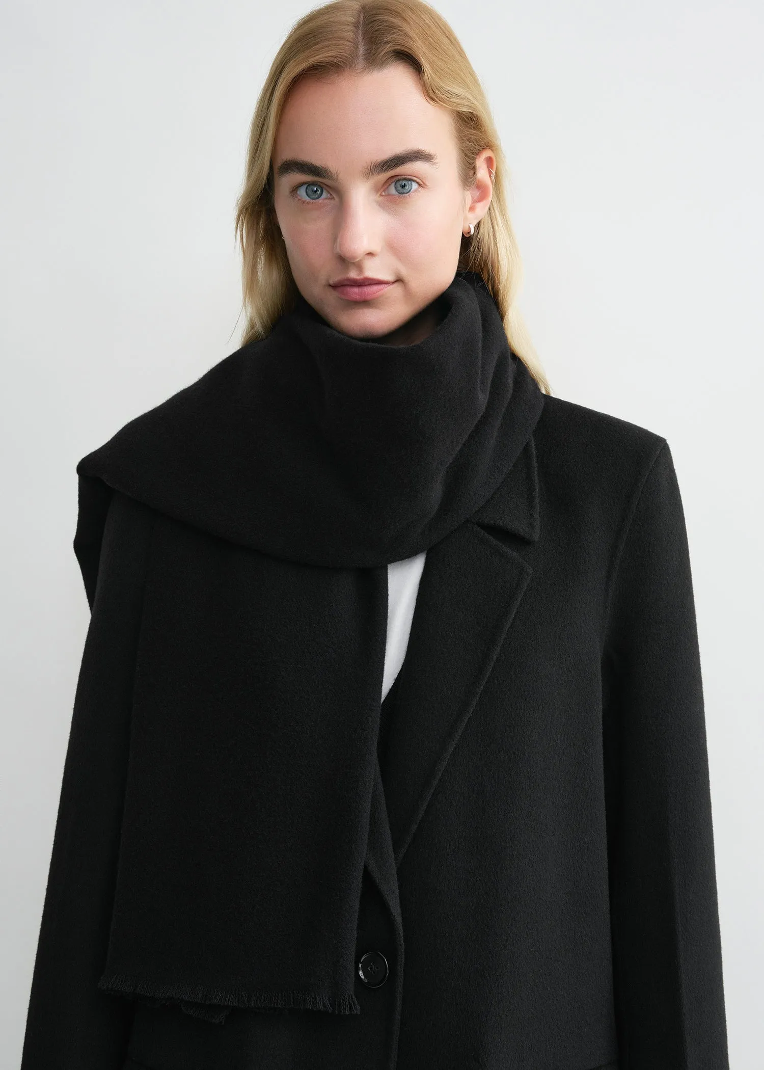 Wide classic wool scarf black sold by Toteme product image thumbnail 4