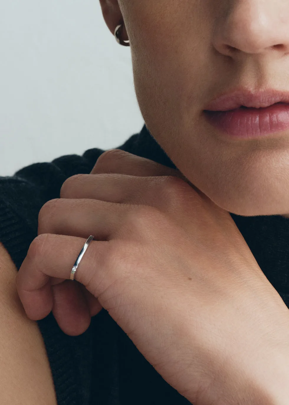 Diamond chain ring 18kt white gold sold by Toteme product image thumbnail 3