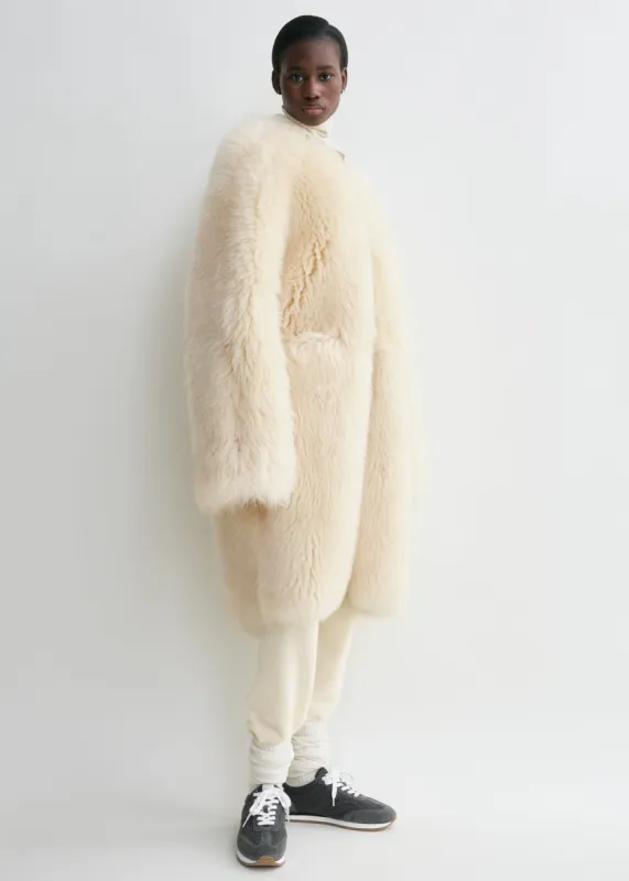 Two-way shearling coat cream/caramel sold by Toteme