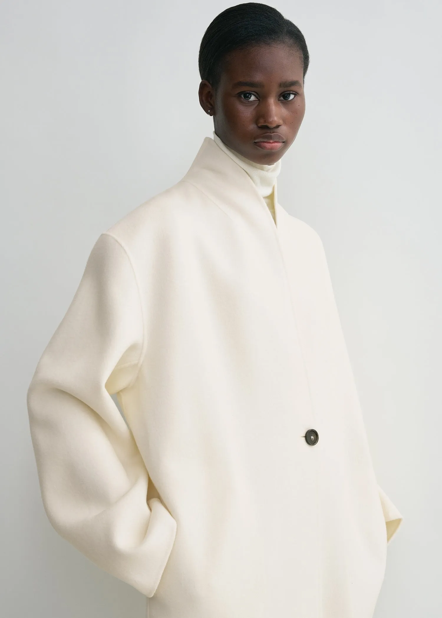 Overlay doublé coat winter white sold by Toteme product image thumbnail 3