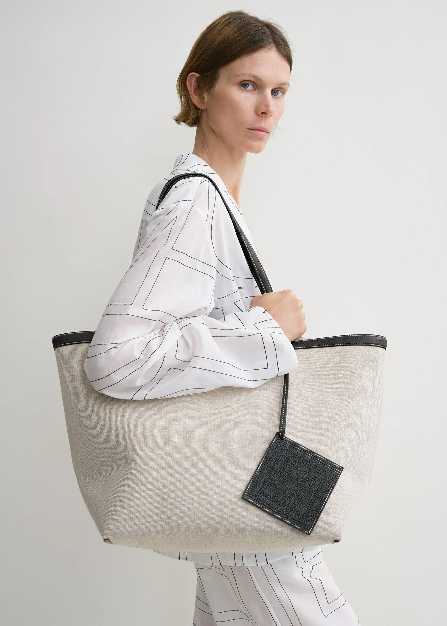 Canvas travel tote ecru/black sold by Toteme product image thumbnail 3