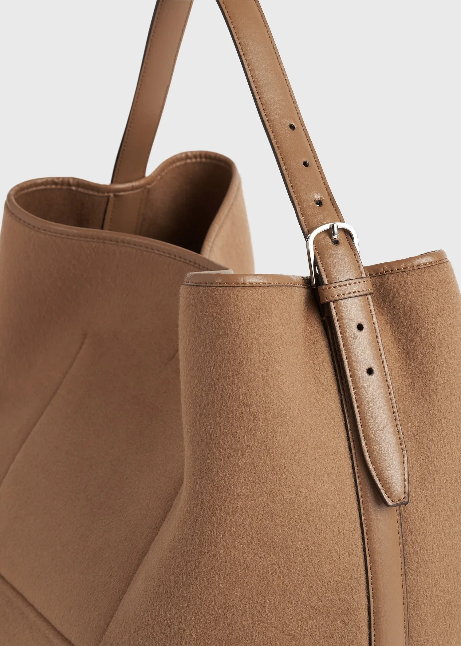 Belted doublé tote camel sold by Toteme product image thumbnail 4