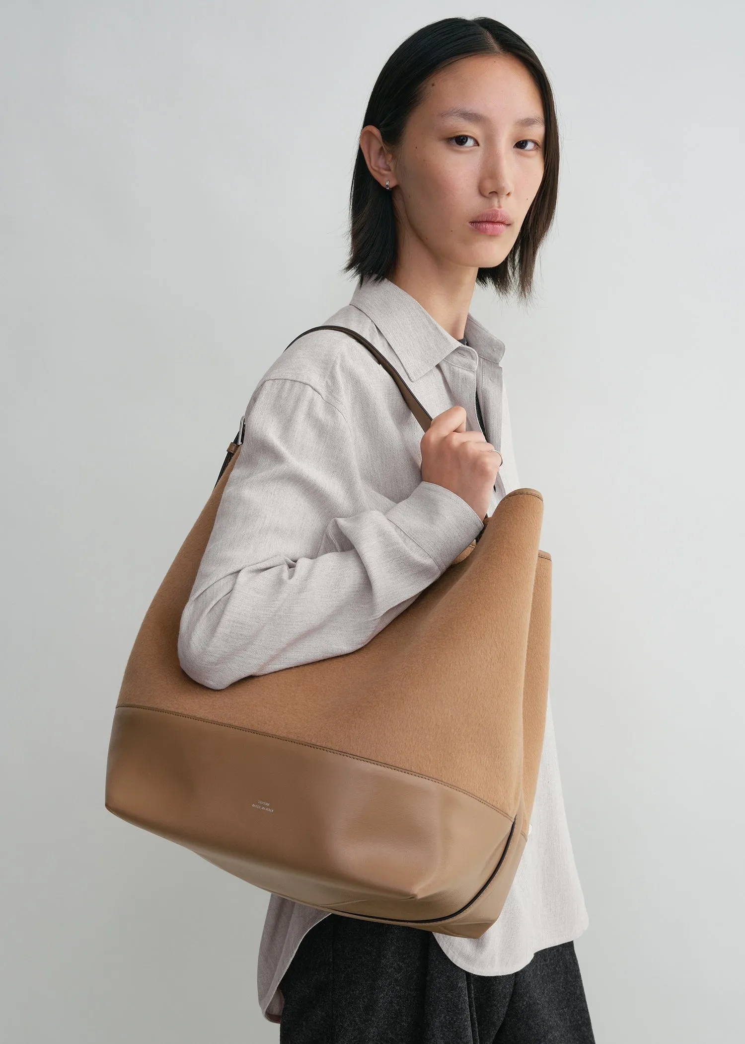 Belted doublé tote camel sold by Toteme product image thumbnail 2