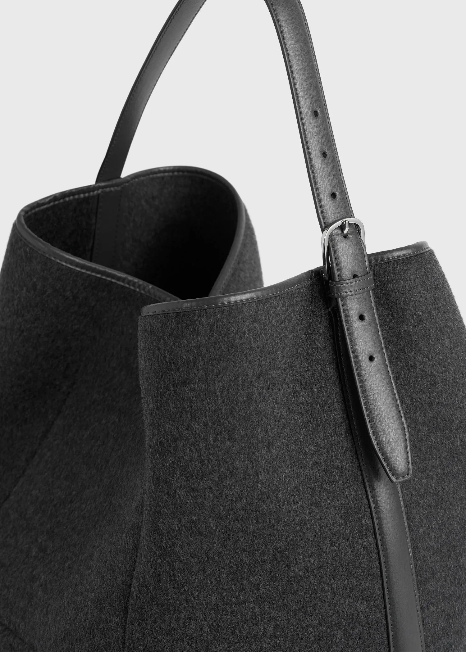 Belted doublé tote grey sold by Toteme product image thumbnail 4