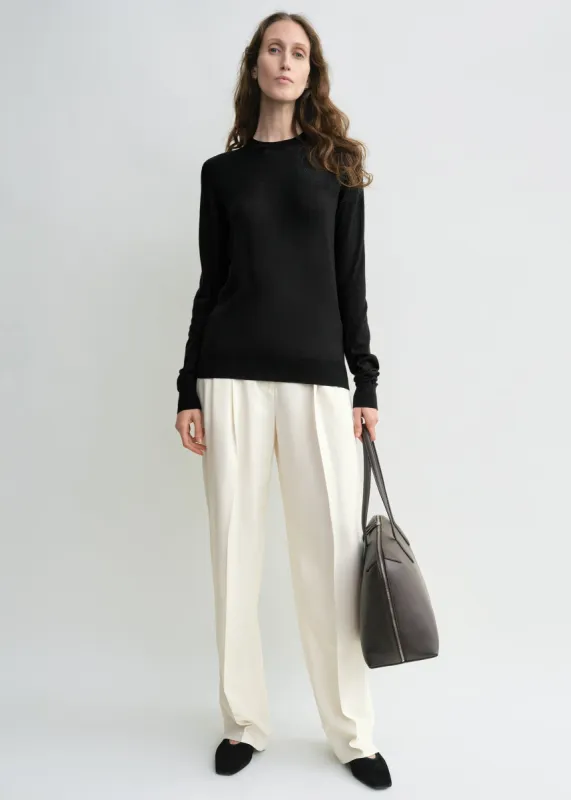 Fine crew knit black made by Toteme