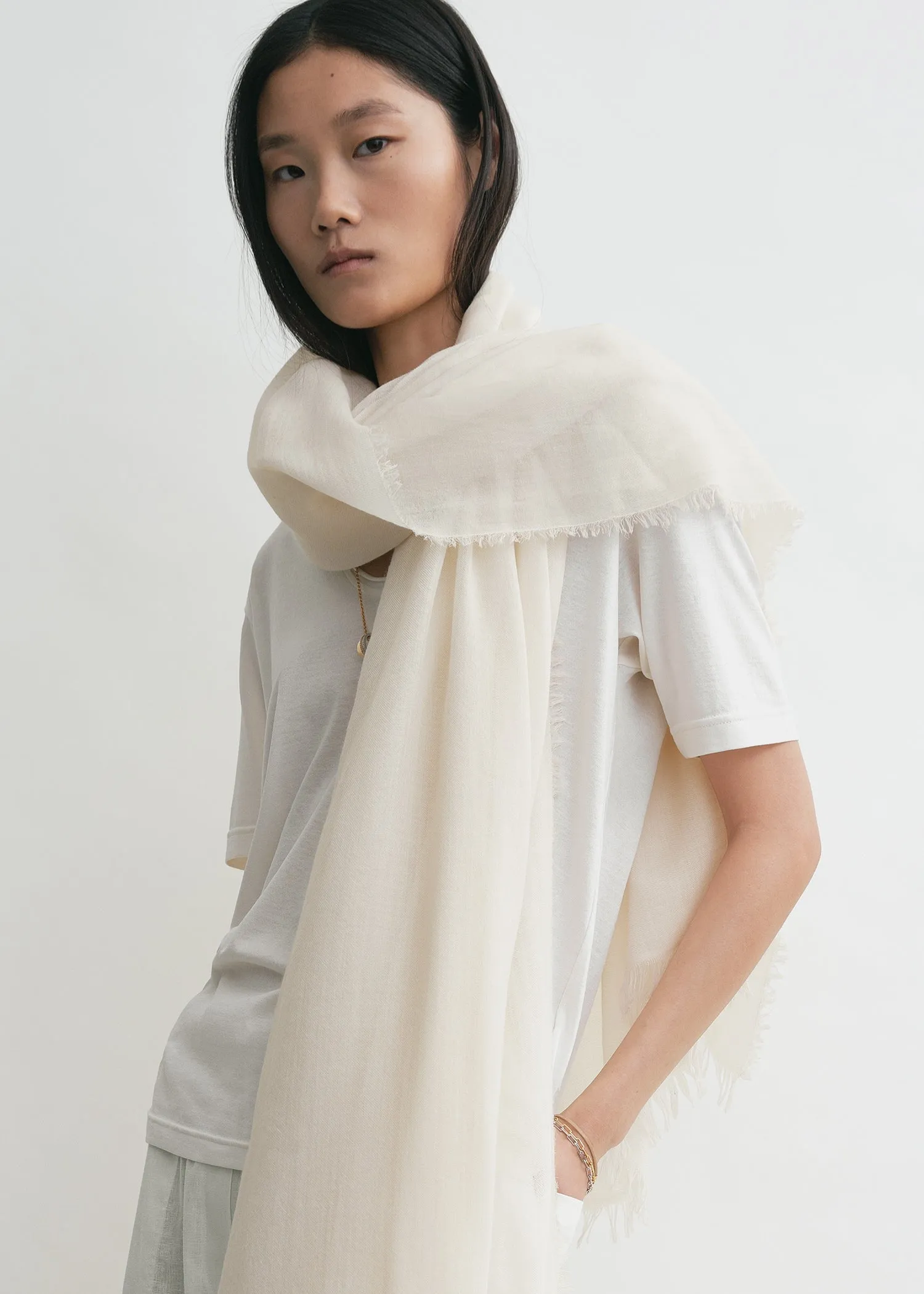 Light wool blanket scarf off-white sold by Toteme product image thumbnail 3