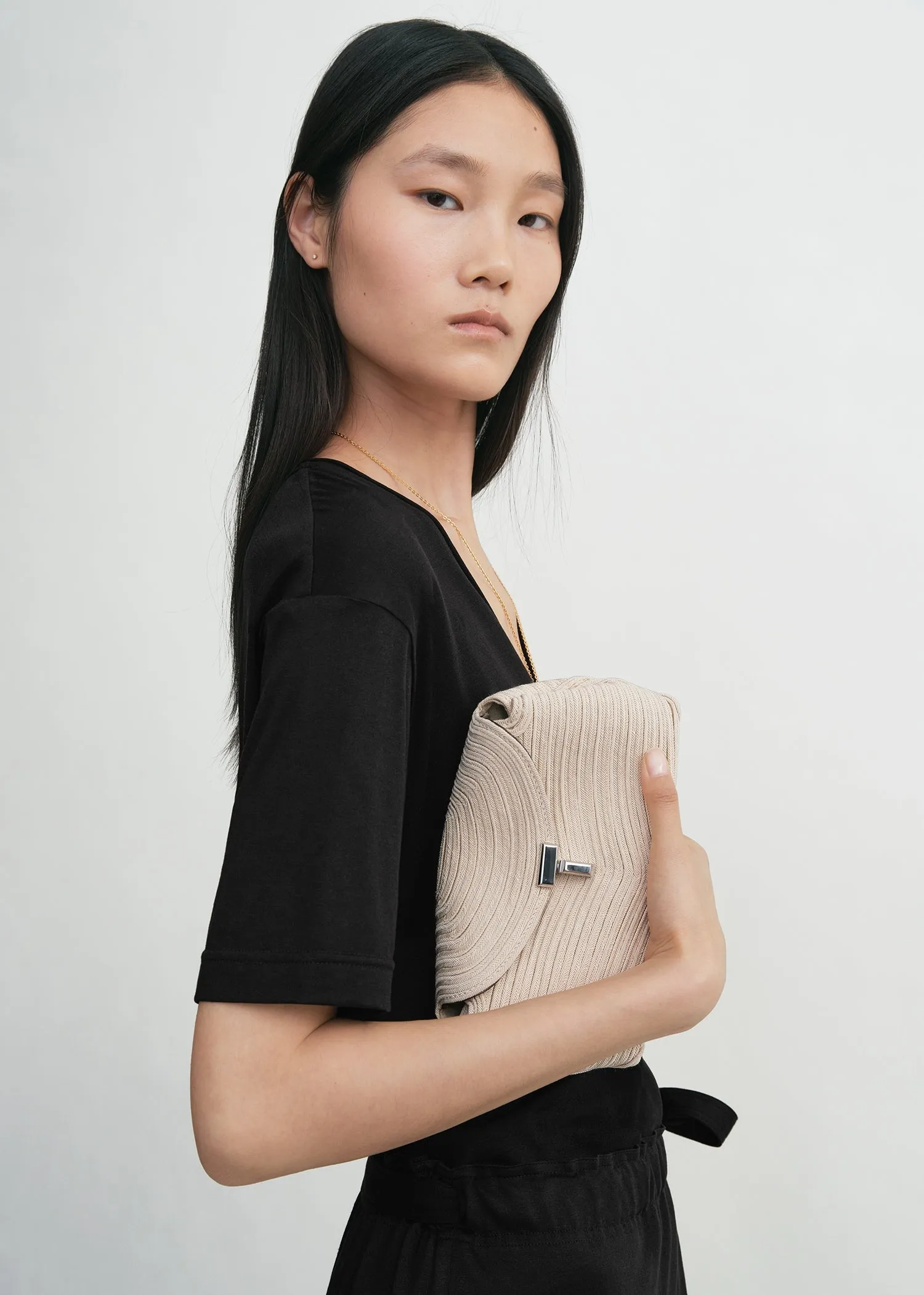 Mini T-lock rope clutch pearl sold by Toteme product image thumbnail 3