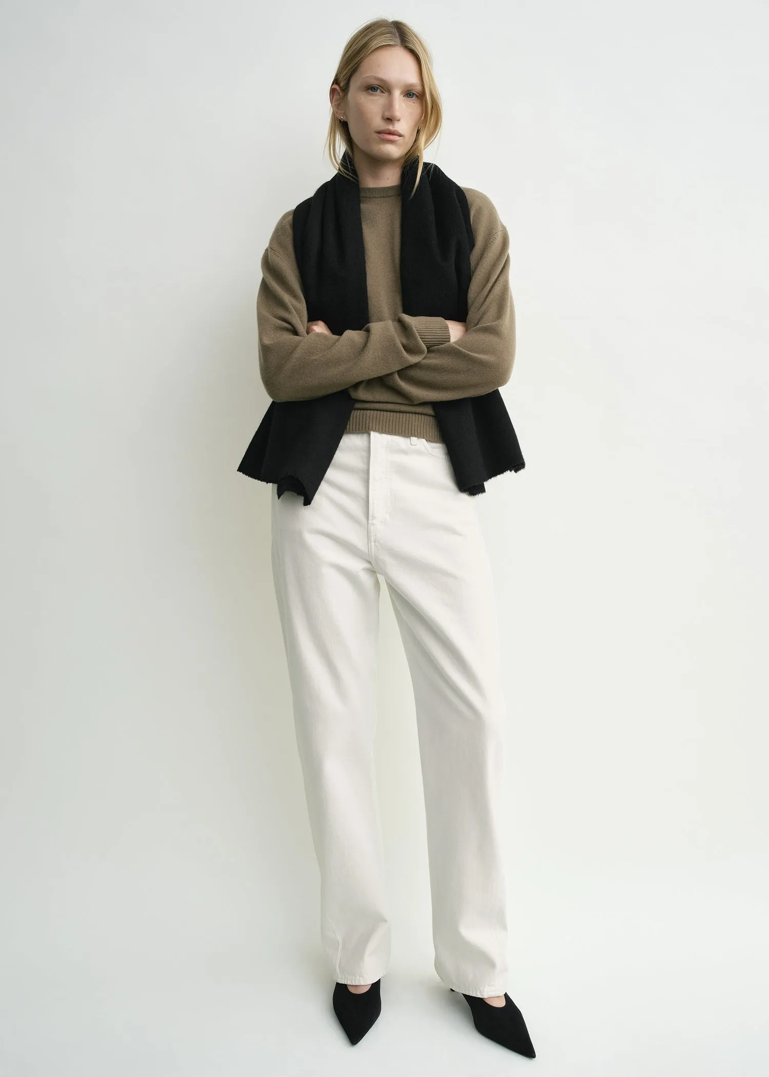 Classic cashmere crew knit hazel sold by Toteme