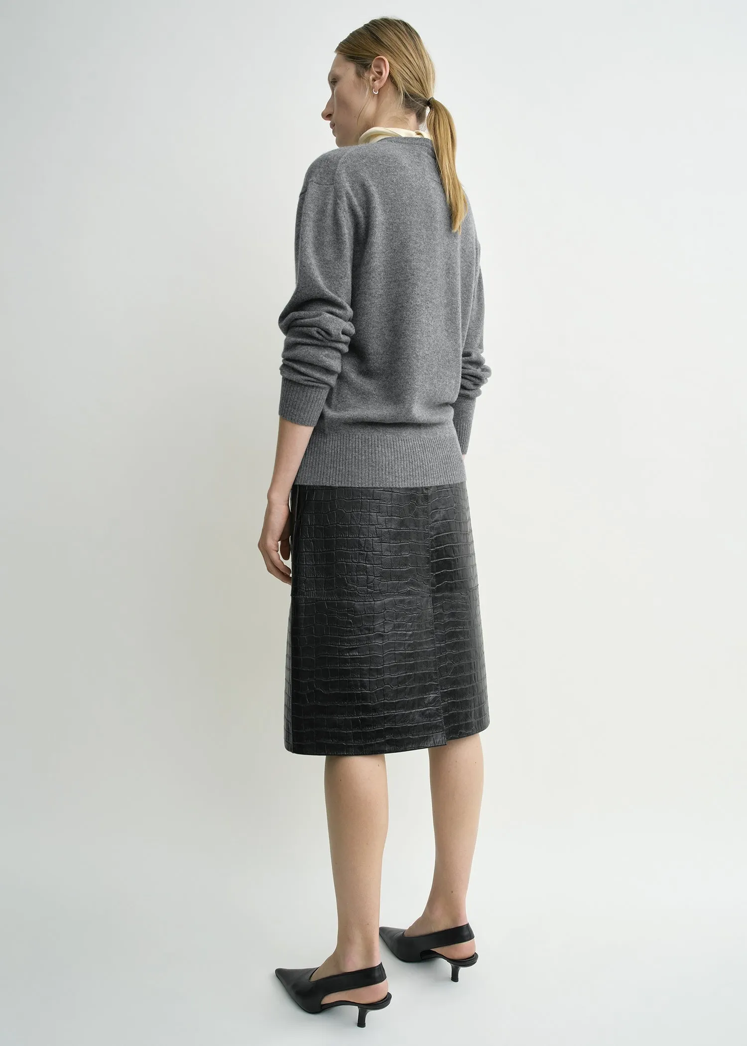 Classic cashmere crew knit mid grey sold by Toteme product image thumbnail 3