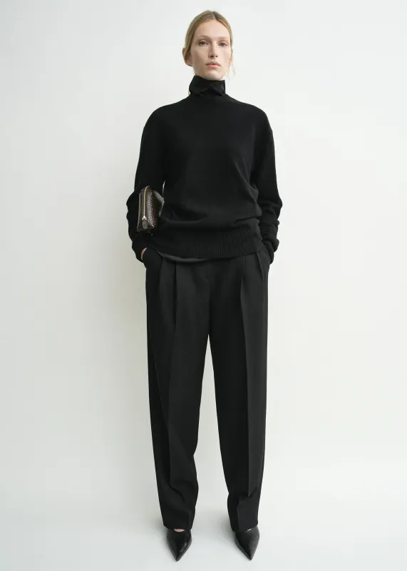 Classic cashmere crew knit black sold by Toteme