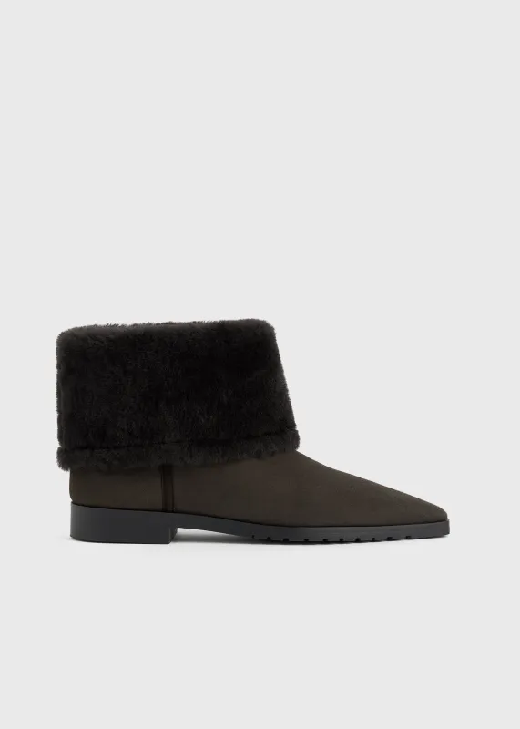 Fold-down shearling boots pepper sold by Toteme