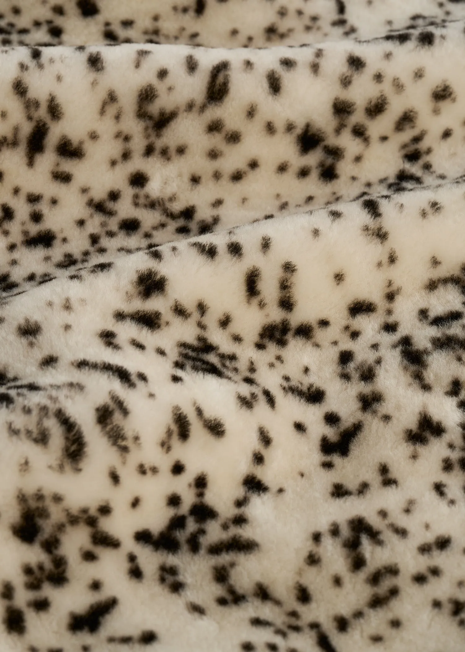 Stracciatella shearling muff black/white sold by Toteme product image thumbnail 4