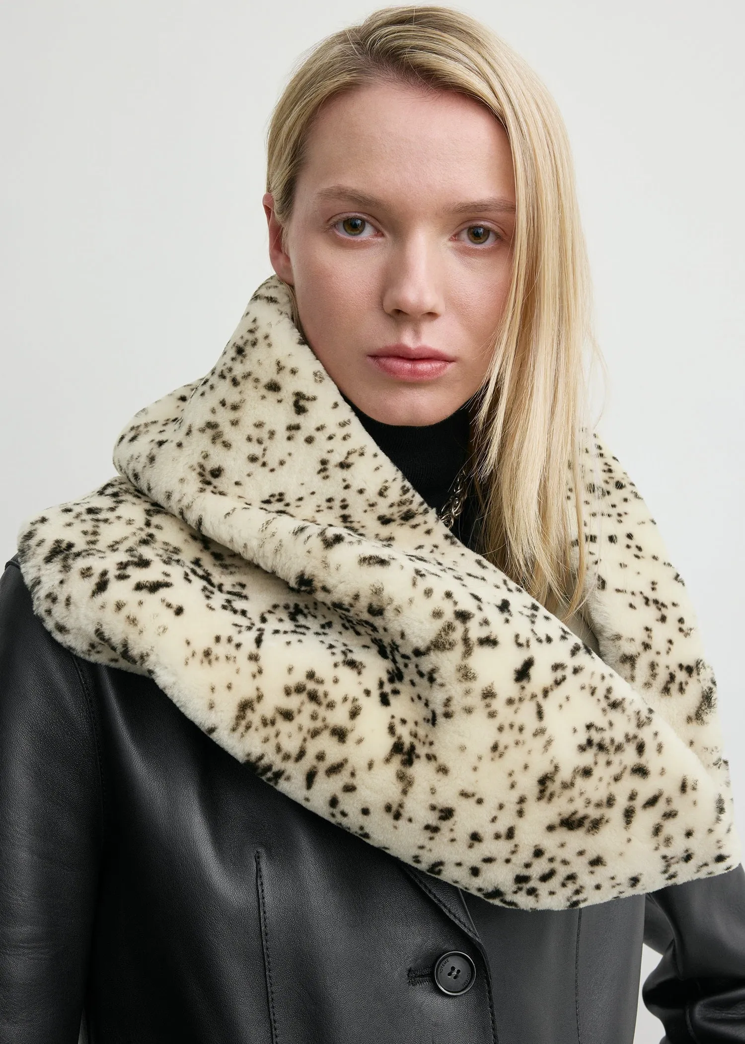 Stracciatella shearling muff black/white sold by Toteme product image thumbnail 3