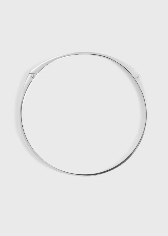 Signature collar silver sold by Toteme