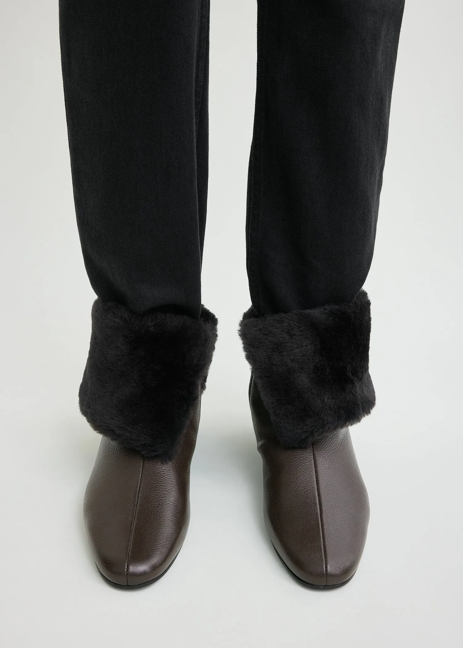 Downtown shearling boots brown sold by Toteme product image thumbnail 2