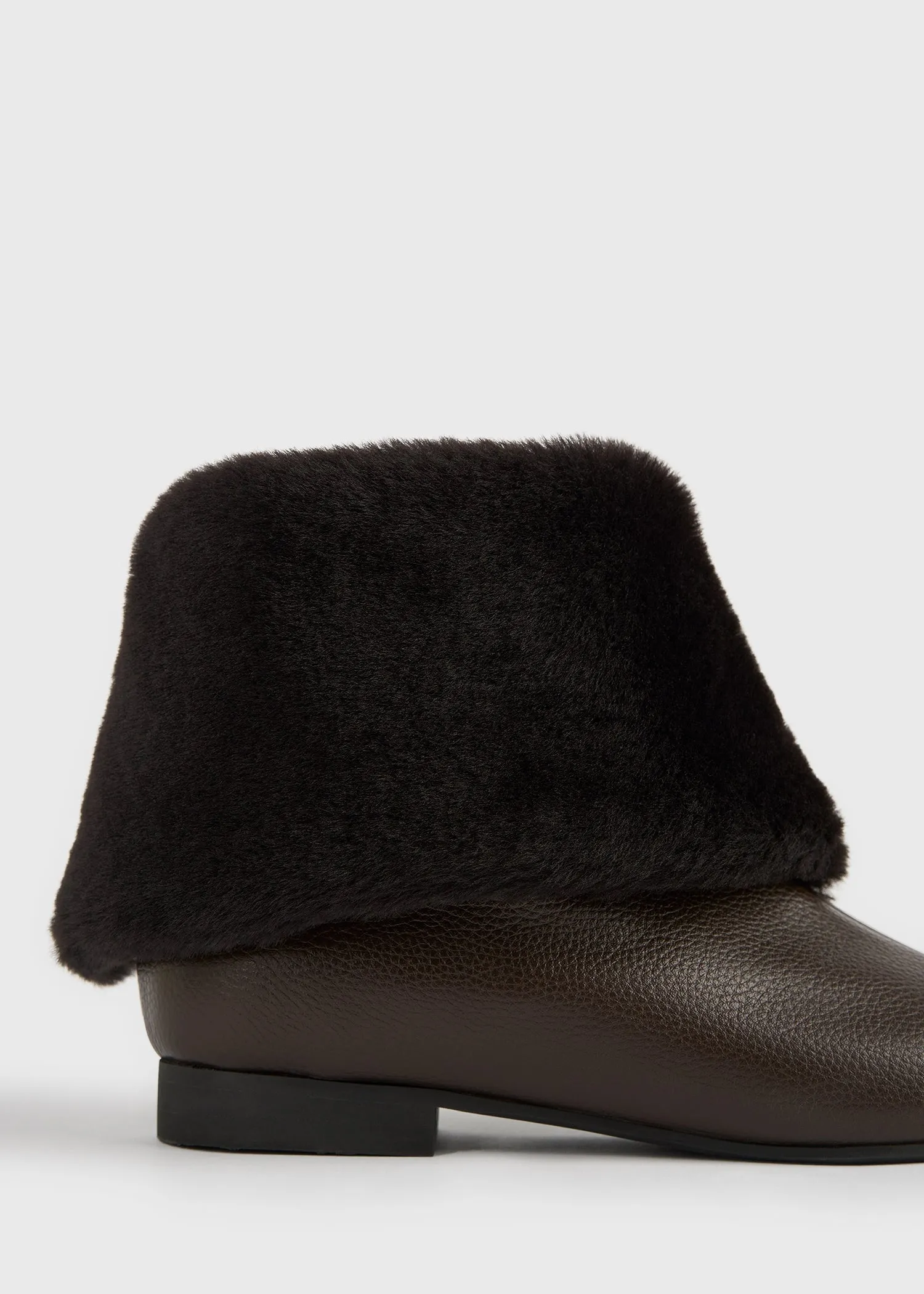 Downtown shearling boots brown sold by Toteme product image thumbnail 4