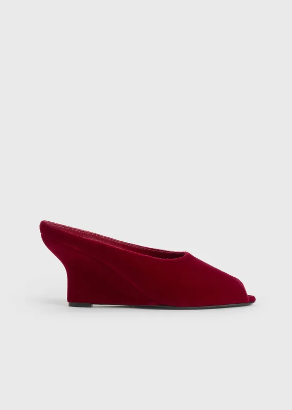 Peep-toe velvet wedge mules red made by Toteme