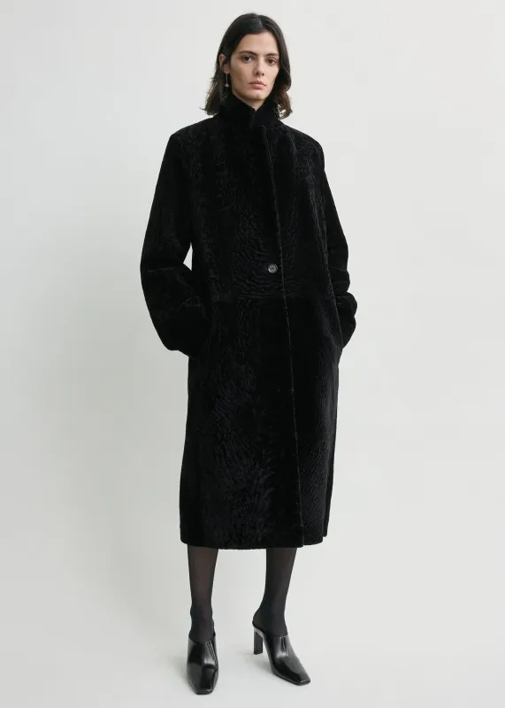 Classic shearling coat black made by Toteme