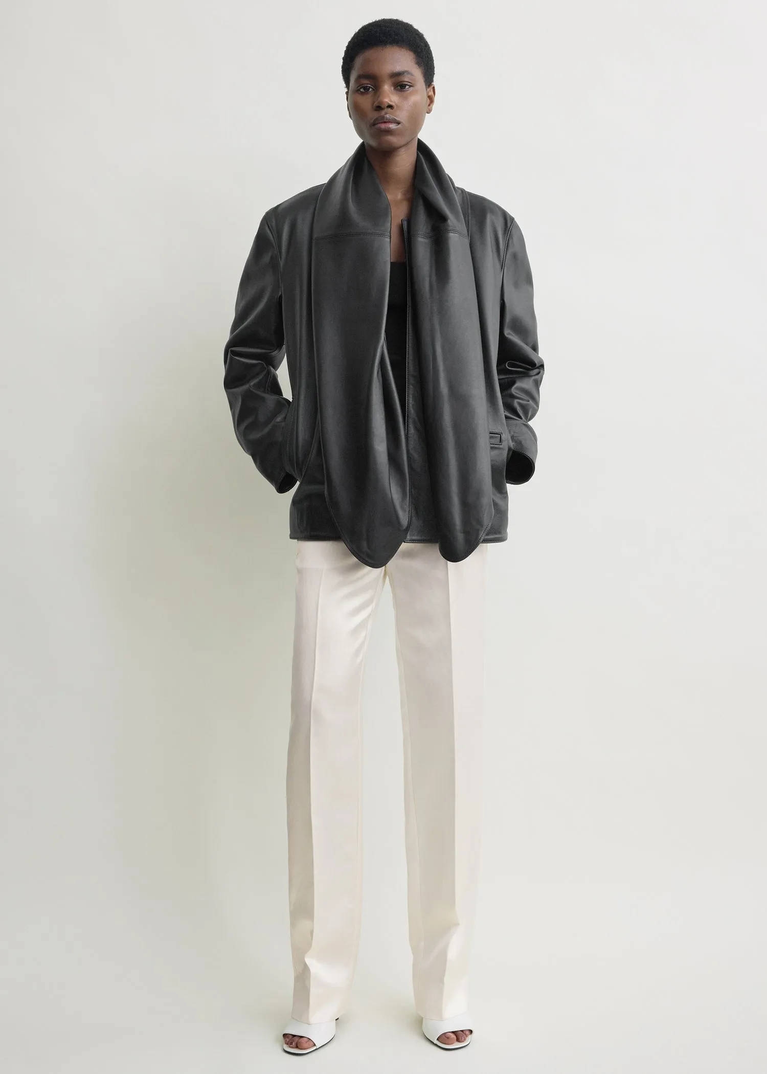 Big leather scarf black sold by Toteme product image thumbnail 2