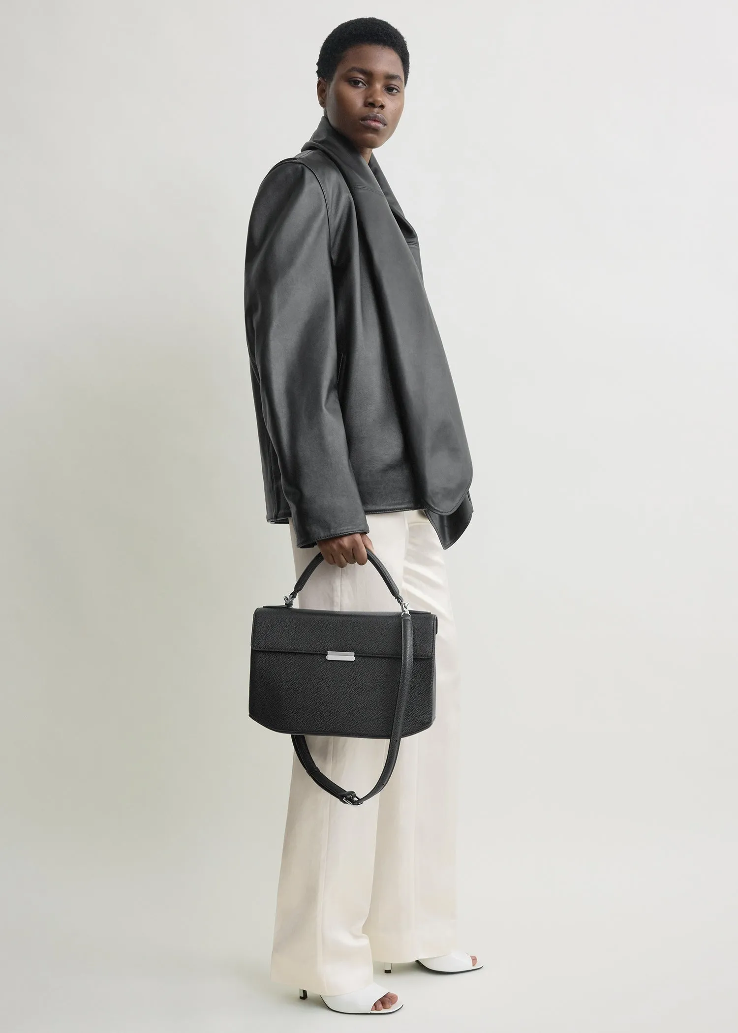 Clip grained-leather top handle black sold by Toteme product image thumbnail 2