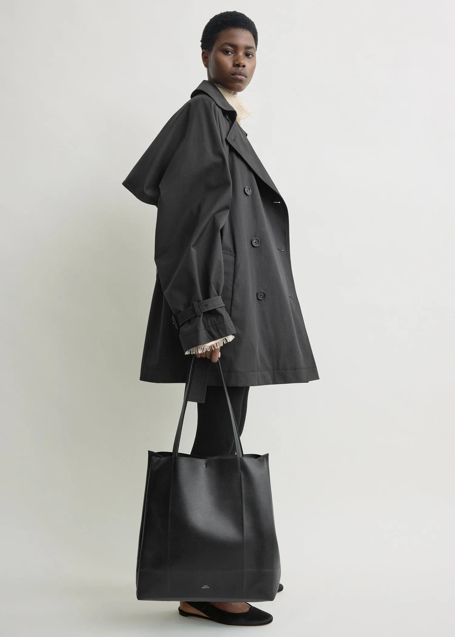 Roam leather tote black - Preorder sold by Toteme product image thumbnail 3