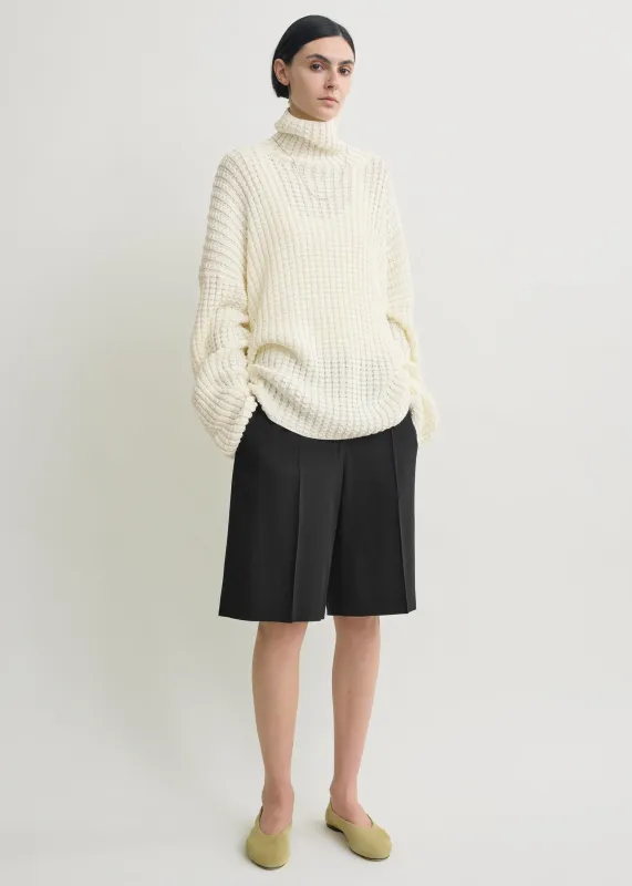 Wide fluid shorts black made by Toteme