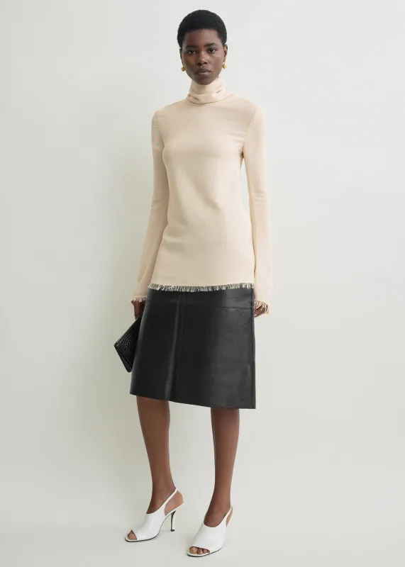 Frayed-edge slim top stone made by Toteme