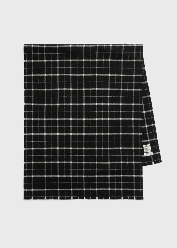 Windowpane scarf black/white made by Toteme