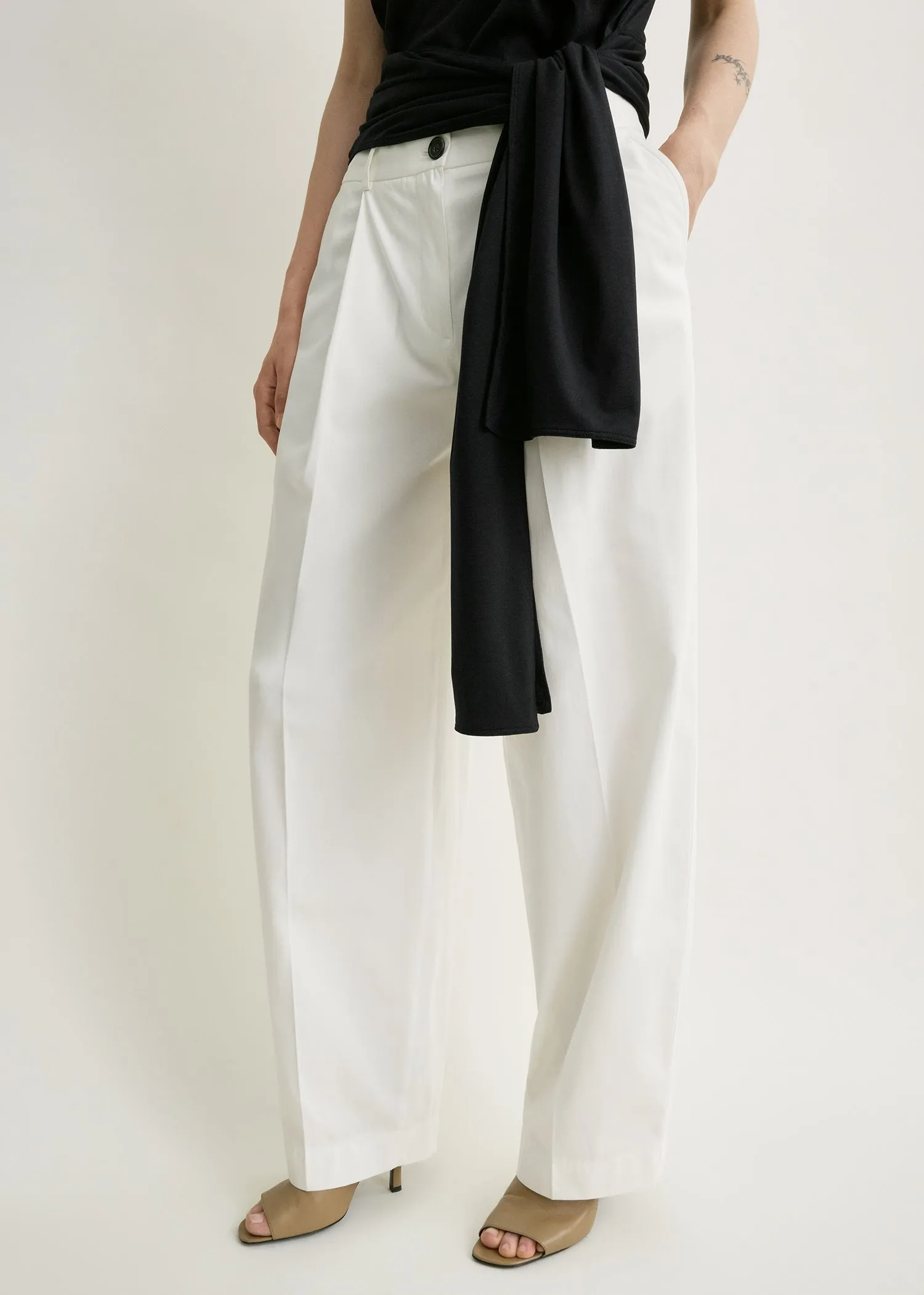 Single pleat cotton trousers white sold by Toteme product image thumbnail 4