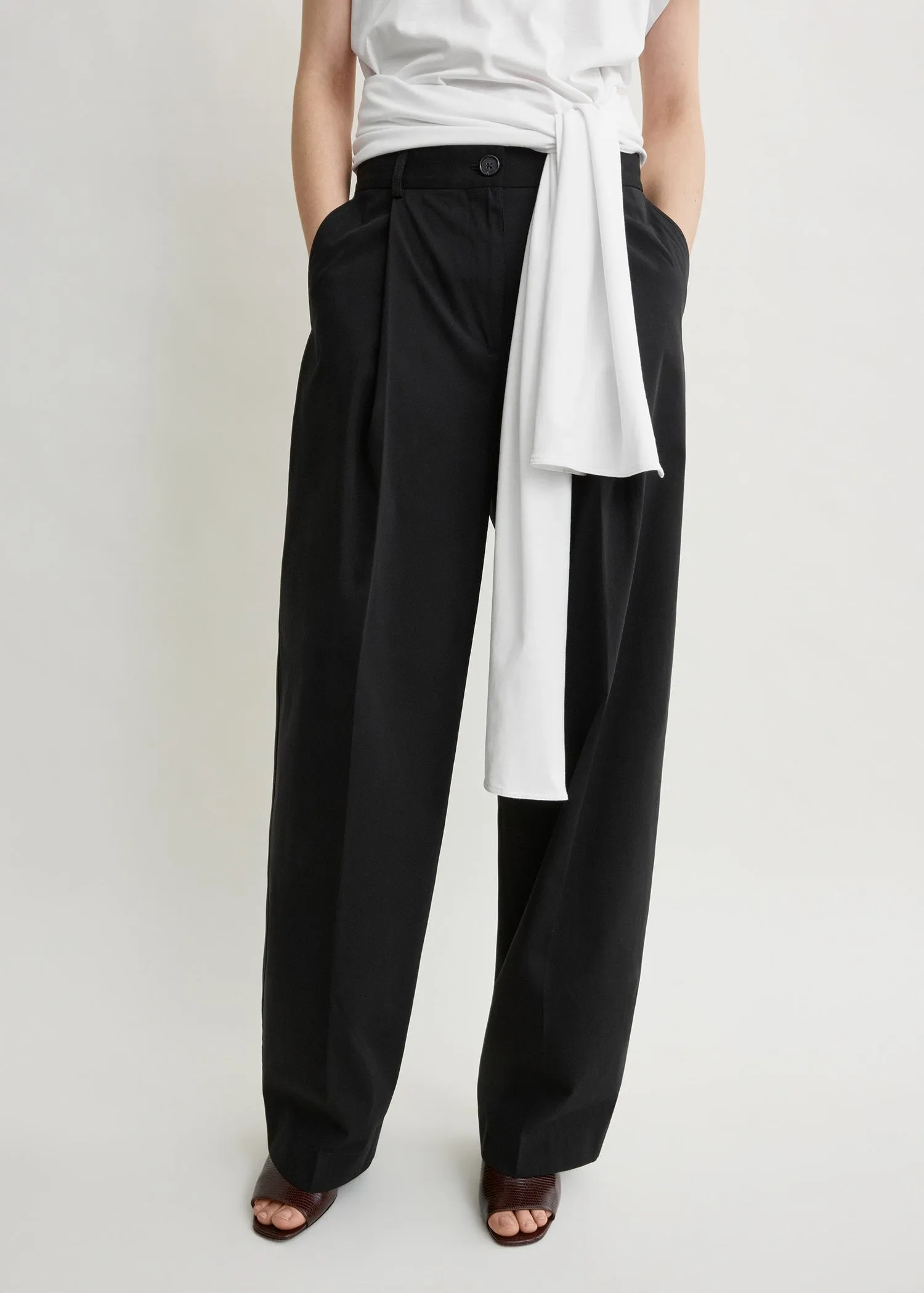 Single pleat cotton trousers black sold by Toteme product image thumbnail 4
