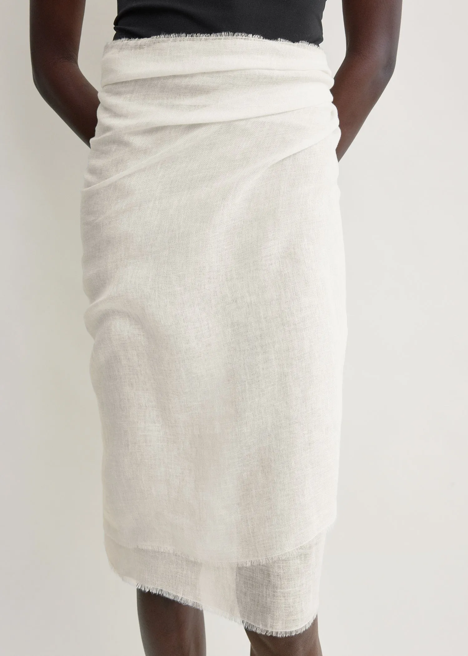 Linen sarong white sold by Toteme product image thumbnail 4