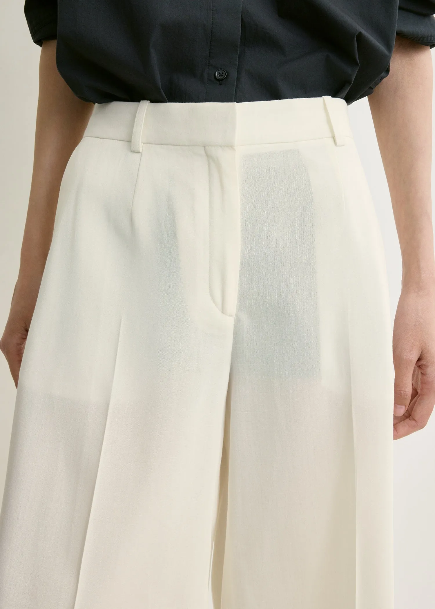 Wide tailored shorts ecru sold by Toteme product image thumbnail 4